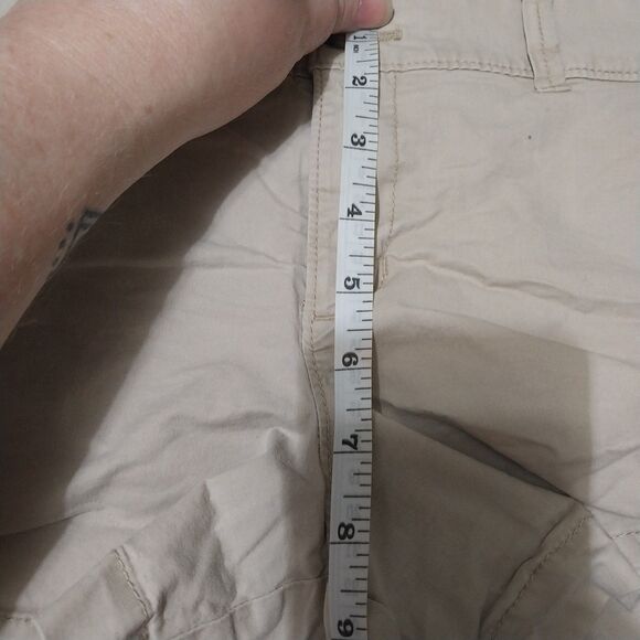 Old Navy shorts Women 6 khaki Everyday Twill 3 inch flat front MARKS IN PICTURES - Picture 9 of 10